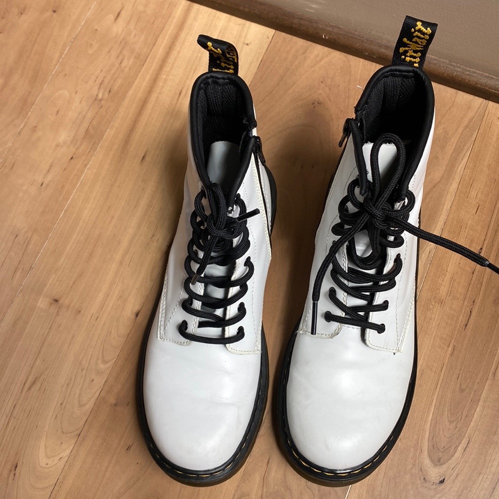 Dr Martens, white, size 6L/5M, barely used